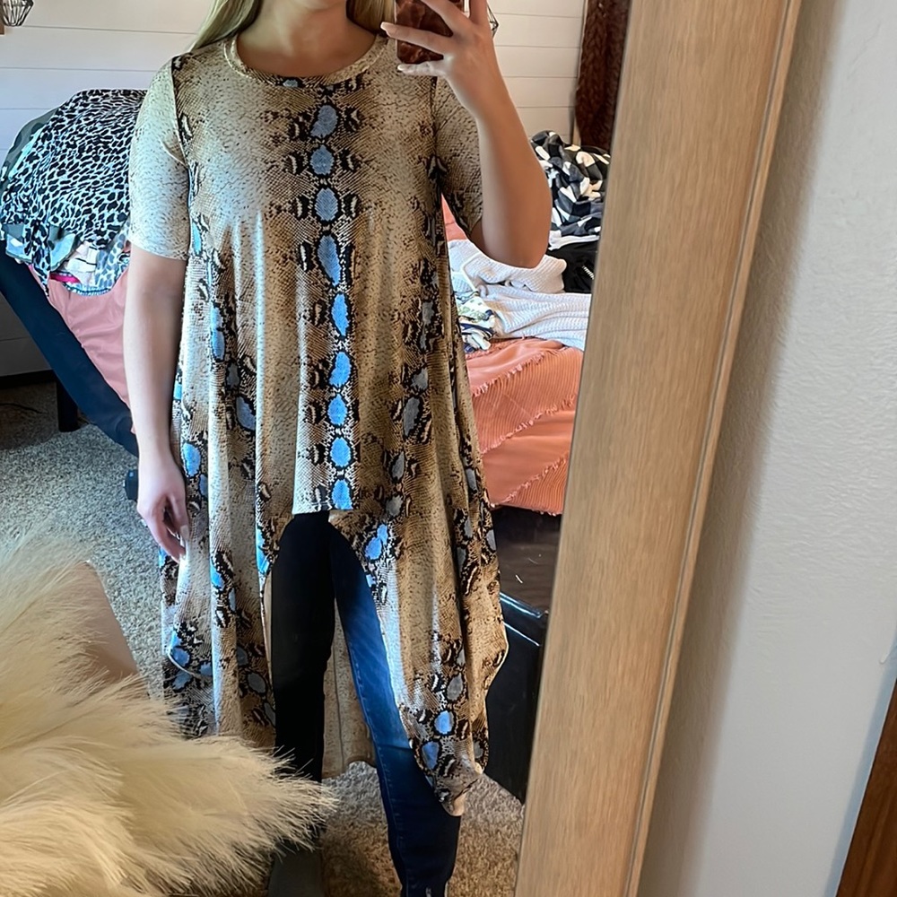 High to low snake print tunic
